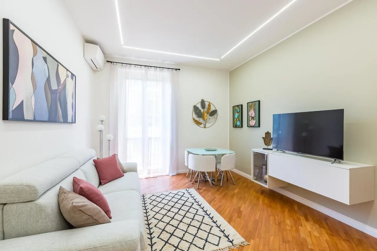 Stanzione Classy Flat At Vomero Central By Napoliapartments Italy