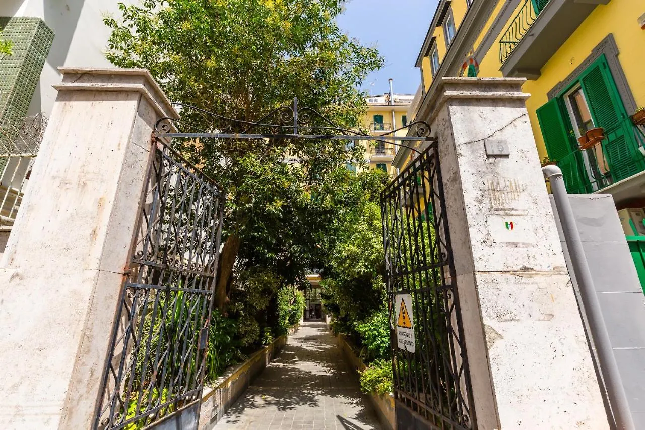 Stanzione Classy Flat At Vomero Central By Napoliapartments Naples