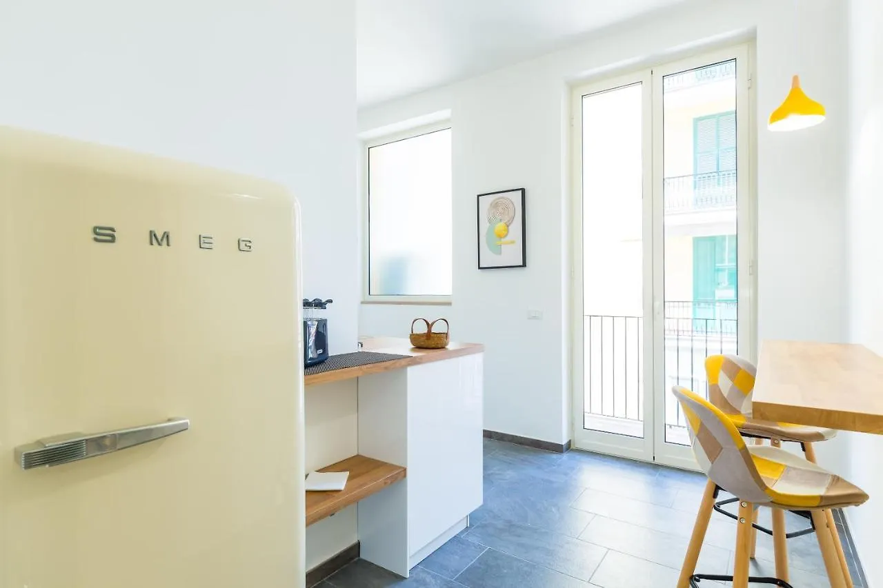 Stanzione Classy Flat At Vomero Central By Napoliapartments 0*, Naples