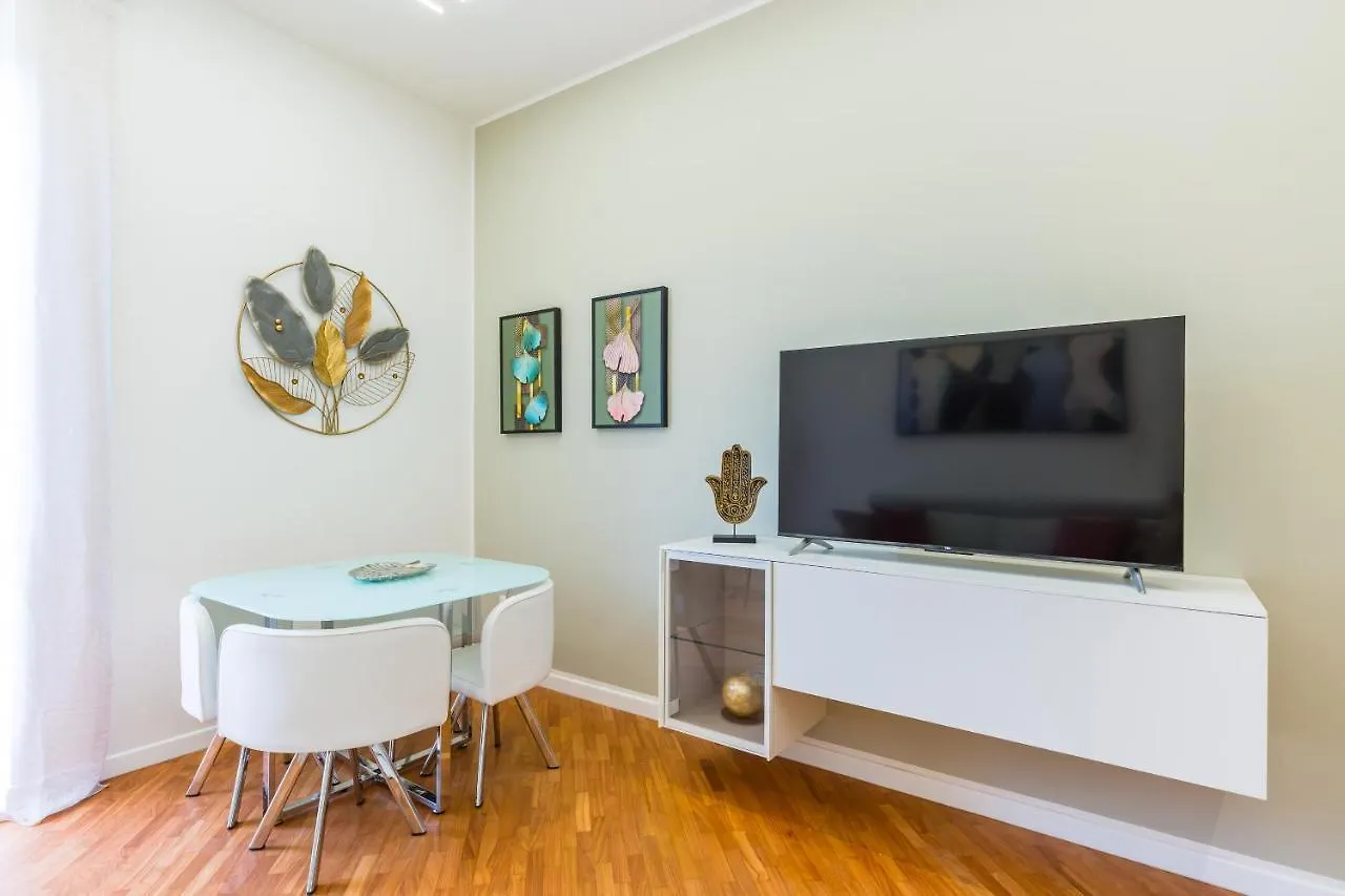 Stanzione Classy Flat At Vomero Central By Napoliapartments 0*, Naples