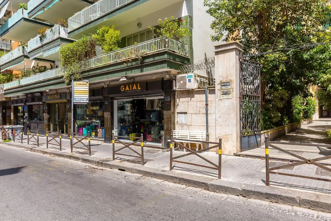 Stanzione Classy Flat At Vomero Central By Napoliapartments Apartment