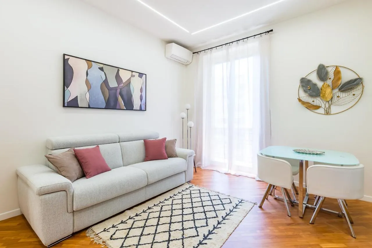 Stanzione Classy Flat At Vomero Central By Napoliapartments