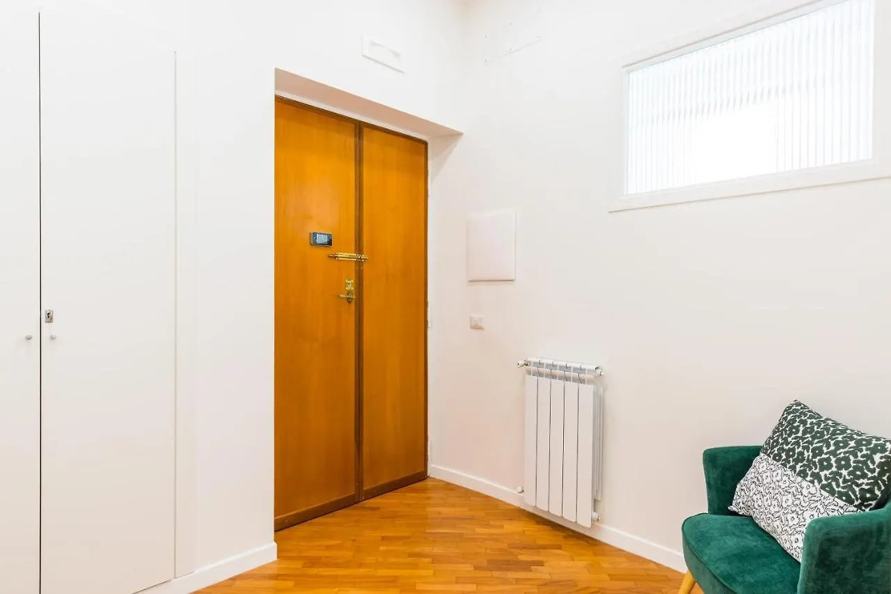 Stanzione Classy Flat At Vomero Central By Napoliapartments Naples